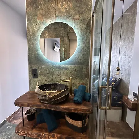 La Des Charmes - Village Naturiste - Coursives - Port Nature 2 *